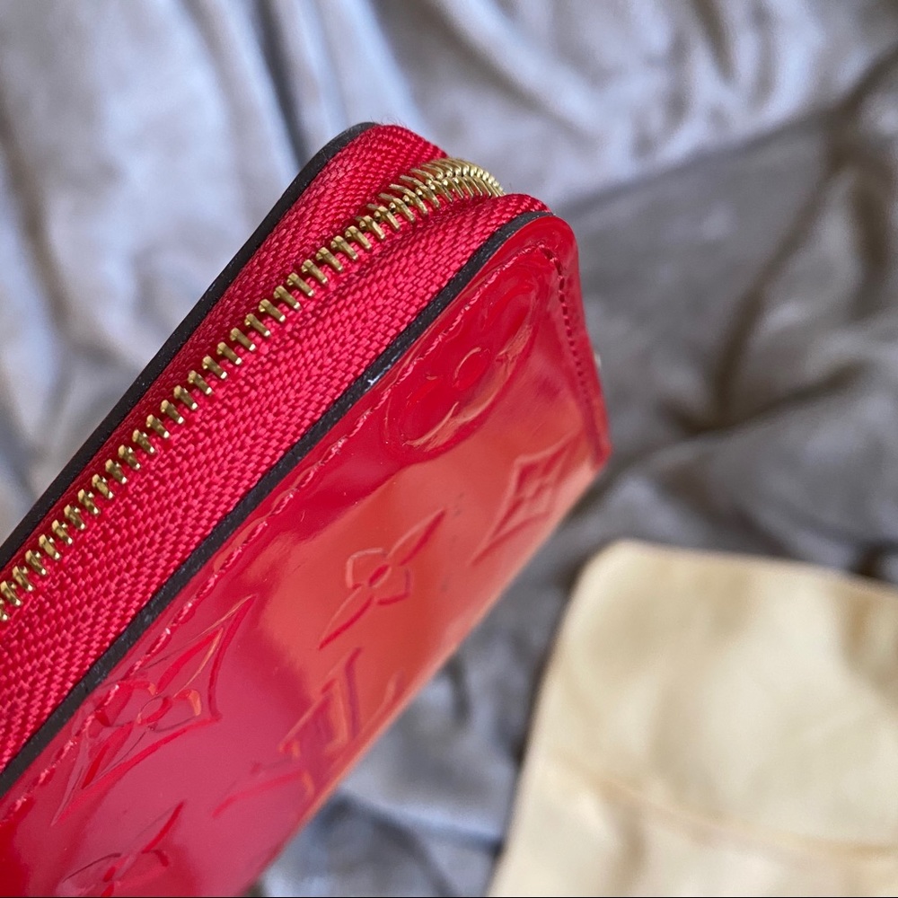 SOLD Louis Vuitton coin purse in vernis - Picture 7 of 13